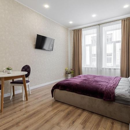 Luxury Flat In Downtown 2 Apartment Lviv Bagian luar foto