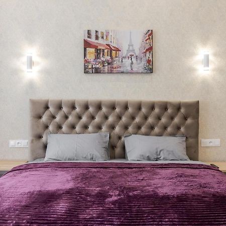 Luxury Flat In Downtown 2 Apartment Lviv Bagian luar foto