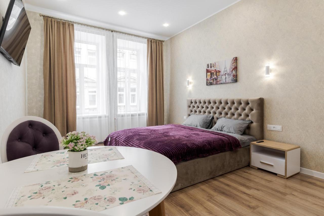 Luxury Flat In Downtown 2 Apartment Lviv Bagian luar foto