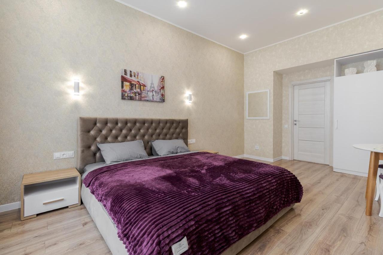 Luxury Flat In Downtown 2 Apartment Lviv Bagian luar foto